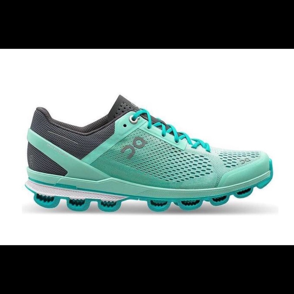 On cloud women’s cloud surfer running shoes EUC